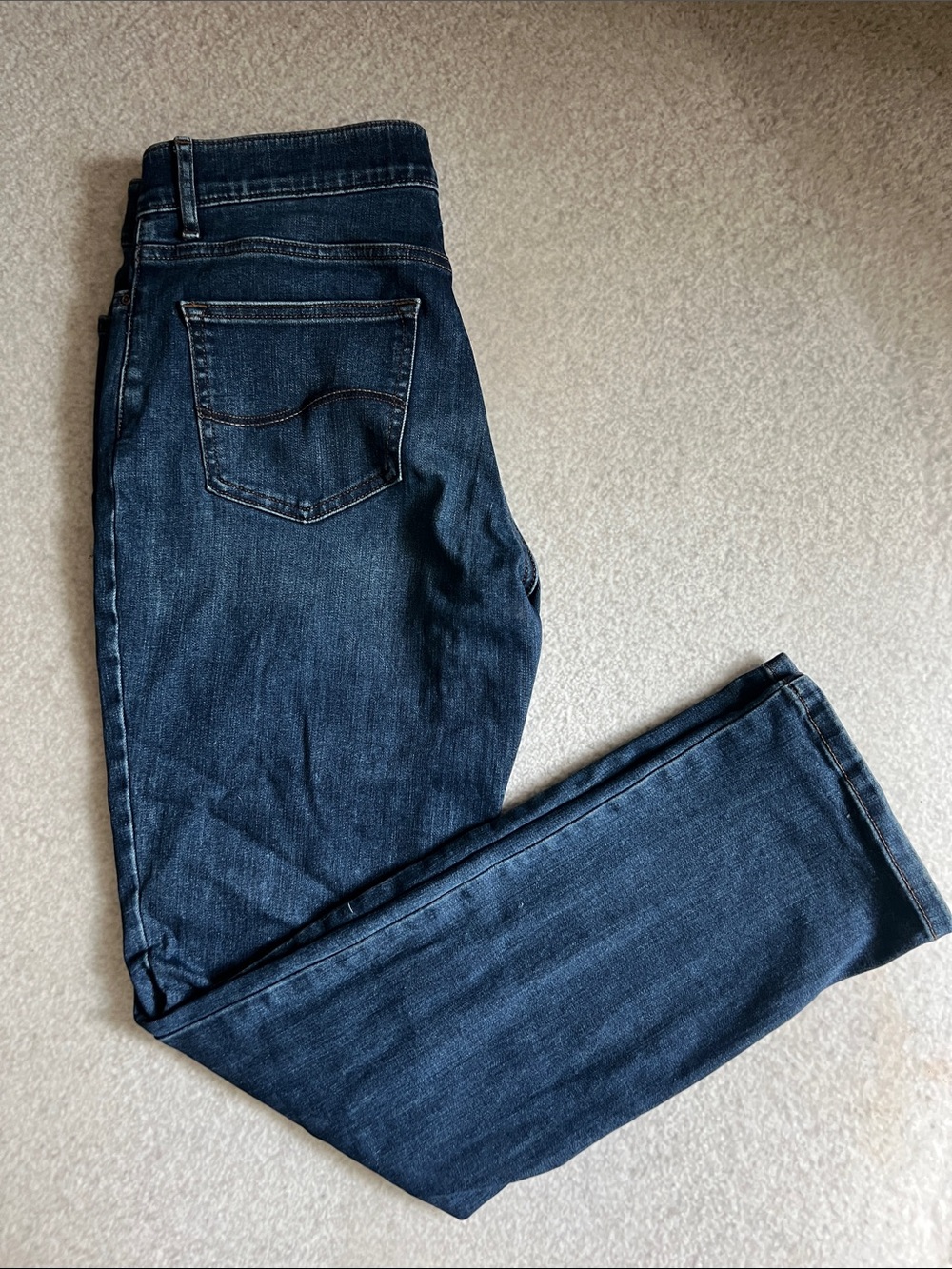 Lee Women's Dark Blue Straight Leg mid rise Jeans with flex motion size 10 med